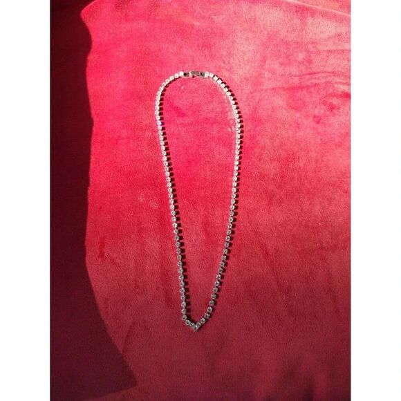 Austrian crystal silvertone necklace - Picture 3 of 6